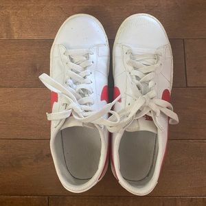 Size US 5 kids. Nike shoes with red check. Used a couple of times.